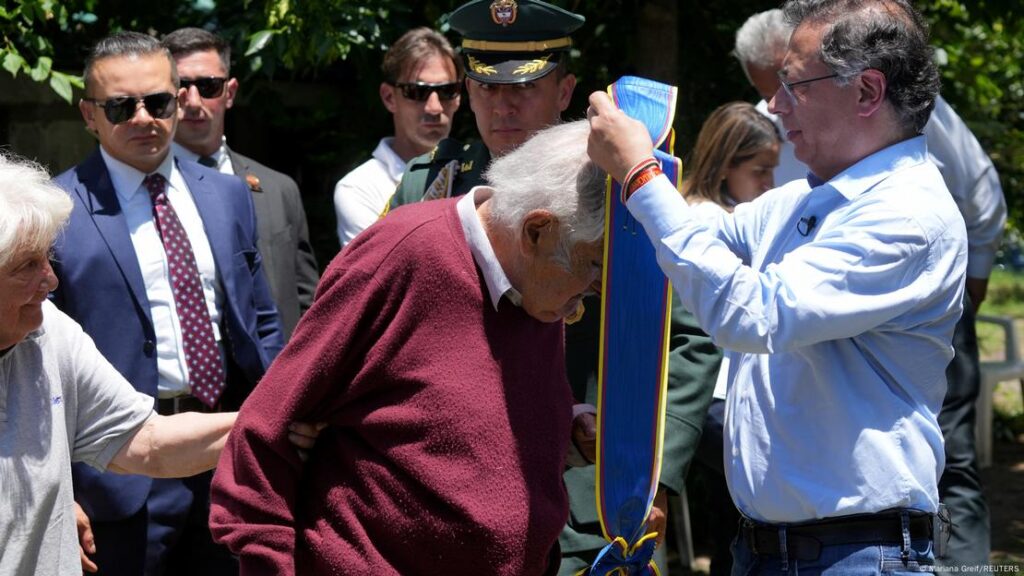 Pepe Mujica condecorado. Foto:DW