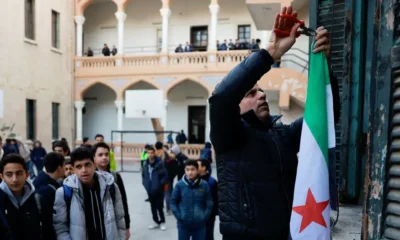 Hoy se reabrieron los centros educacionales que están en condiciones de recibir estudiantes en Siria. Imagen: Ammar Awad/