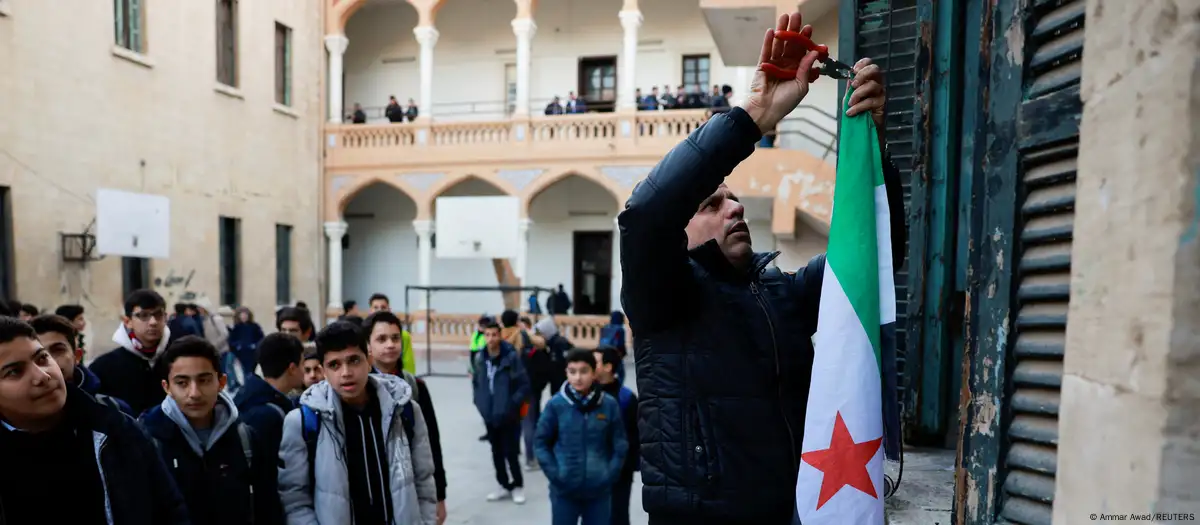 Hoy se reabrieron los centros educacionales que están en condiciones de recibir estudiantes en Siria. Imagen: Ammar Awad/