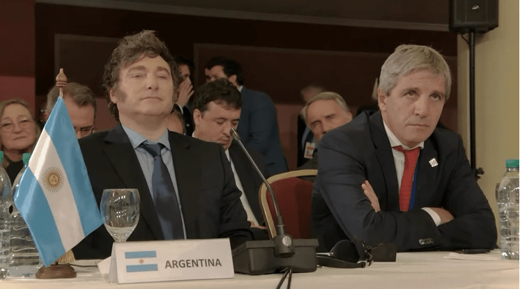 Javier Milei durante la LXV cumbre de Jefes e Estados del Mercosur. Foto: Captura.