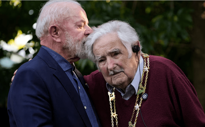 Mujica recibe al presidente de Brasil, Lula da Silva, en su chacra de Rincón del Cerro. Foto: Inofabe.