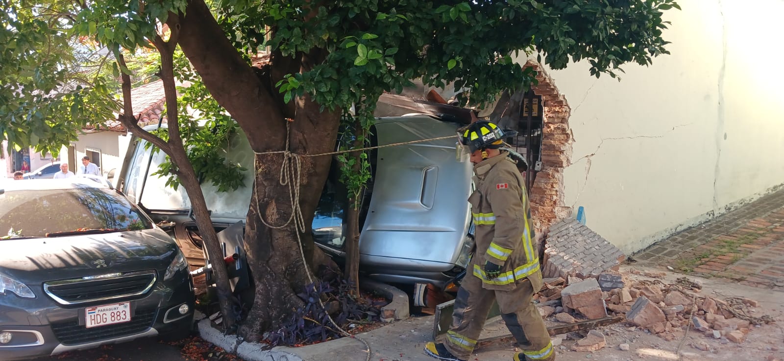 Aparatoso accidente en el microcentro. Foto: Tránsito Asu.