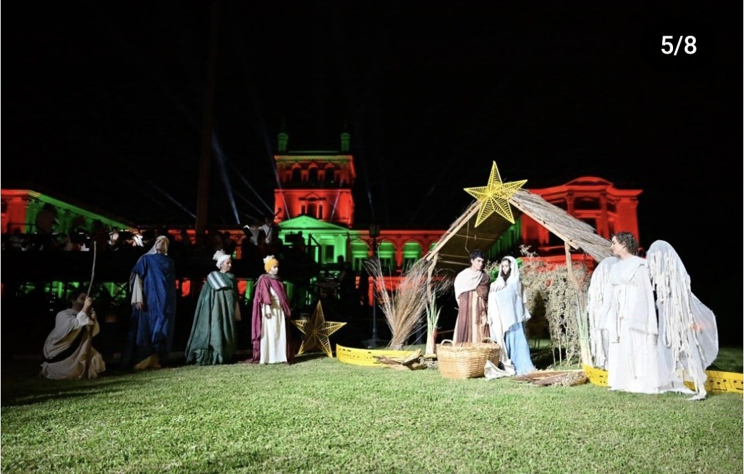 Con pesebre viviente dieron inicio ayer a la temporada navideña. Foto: Gentileza.