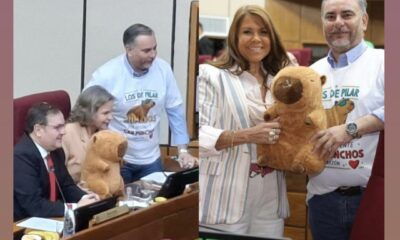 Senadores posando con el peluche de carpincho. Foto: Gentileza.