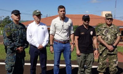 Santiago Peña con autoridades de seguridad. Foto: 780 AM.