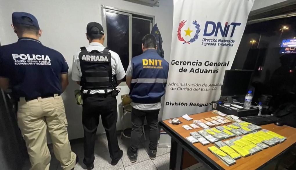 El senador argentino fue detenido por agentes de la DNIT. Foto: Captura.