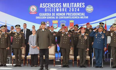 Nicolás Maduro junto a sus custodios de seguridad. Foto: Infobae.