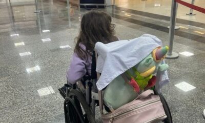 La pequeña en el aeropuerto Silvio Pettirossi. Foto: @nancy_jacquet