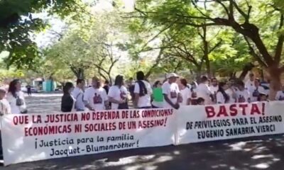 Protestas frente a la Agrupación Especializada. Foto: Captura.