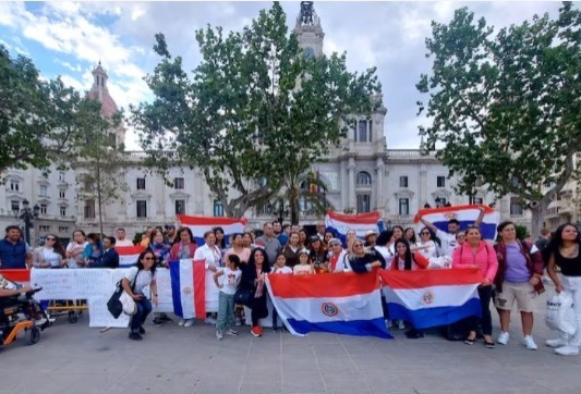 Paraguayos residentes en el extranjero. Foto: R. 780 AM.