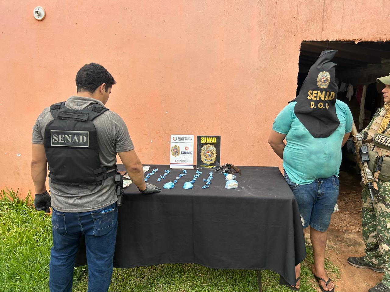 Agentes de la Senad detuvieron al microtraficante. Foto: Gentileza.