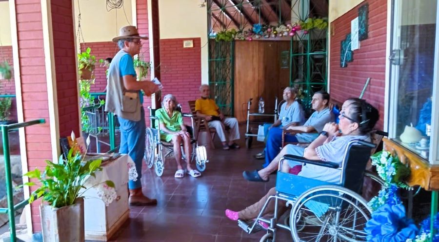 Alejandro Hernández. Programa "Cuentos en Navidad" del Clubdelibros Paraguay. Cortesía