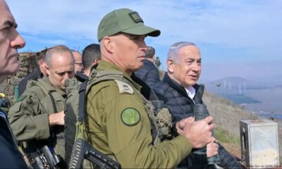 Netanyahu (derecha en la imagen) y el ministro de Defensa, Israel Katz (izquierda), visitan un puesto de observación en Altos del Golán, en la frontera con Siria. Foto: DW.