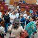 Senadora con las aspirantes no admitidas en el Congreso. Foto: Gentileza.