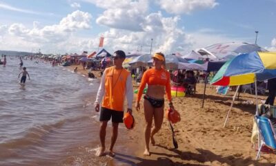 Guardavidas en la playa de Encarnación. Foto: Gentileza.