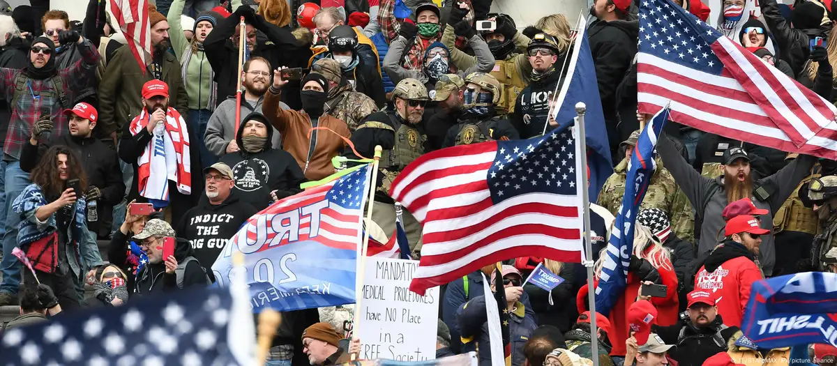 El edificio del Capitolio de Estados Unidos, en Washington, fue asaltado por miles de manifestantes fánaticos de Trump que pretendieron impedir la investidura del presidente Joe Biden, ganador de los comicios de noviembre 2020. (Imagen de archivo: 06.01.2021)