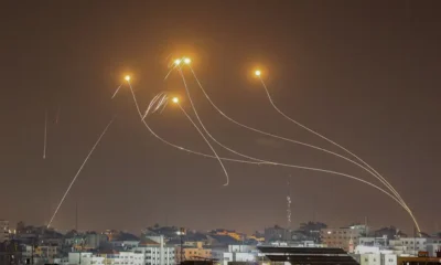 ohetes interceptados por el sistema de defensa antiaérea israelí "Cúpula de Hierro" sobre la Franja de Gaza. (Imagen de archivo: 11.05.2023) Imagen: MOHAMMED ABED/AFP/Getty Images