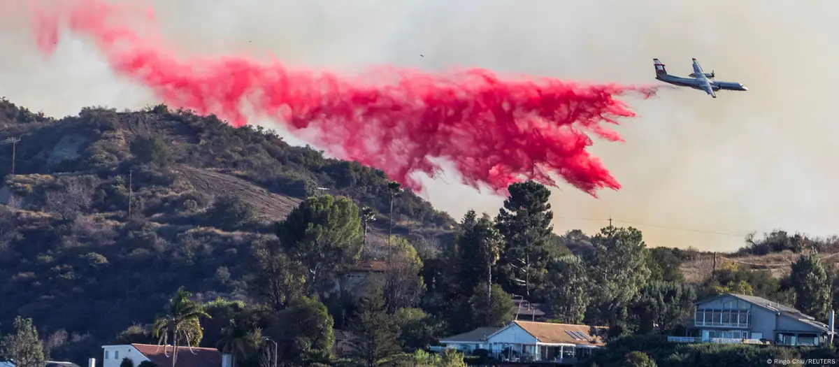 Polvo rosado para apagar incendios. Foto: DW