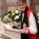 La obispa episcopaliana Mariann Edgar Budde habla durante el Servicio Nacional de Oración en la Catedral Nacional de Washington, el 21 de enero de 2025. Imagen: Jim Watson/AFP