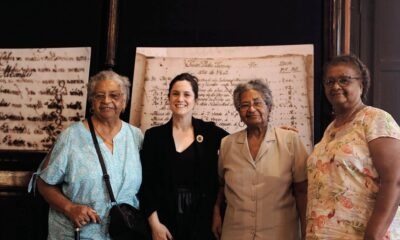 Personas de la comunidad afrodescendiente con la ministra de Cultura, Adriana Ortiz. Cortesía