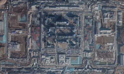 Una imagen satelital de la construcción de la nueva base militar cerca de Beijing. Foto: Infobae.