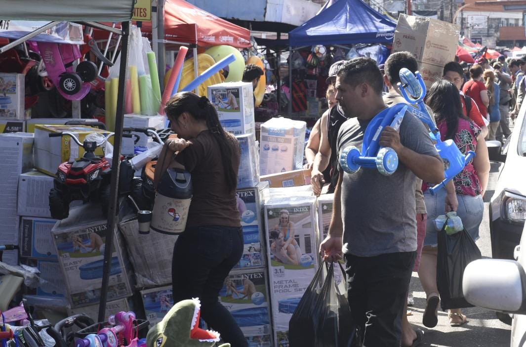 Muchas personas se acercaron a realizar las compras. Foto: Municipalidad de Asunción.