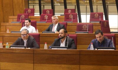 Equipo del MOPC en reunión en el Congreso Nacional. Foto: Gentileza.