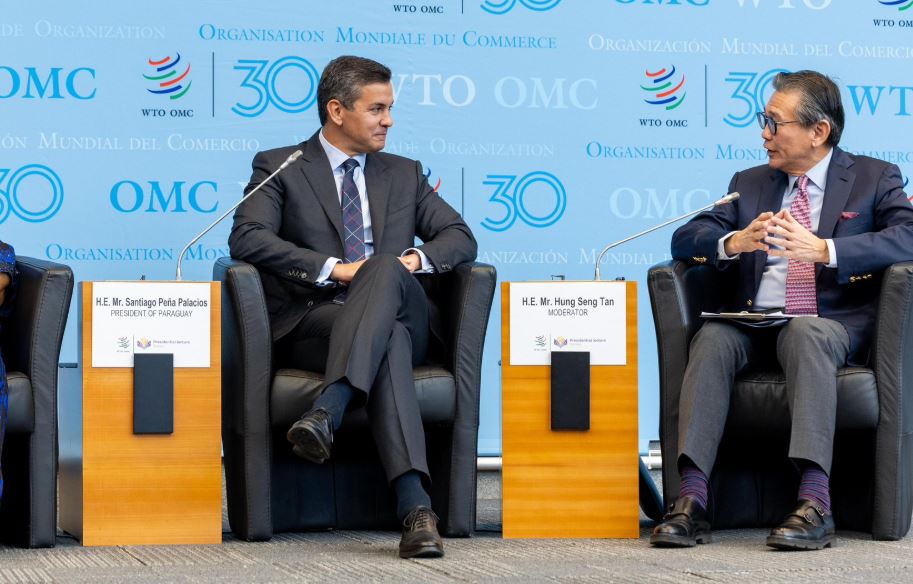 Santiago Peña, disertó ante el pleno de los 166 Estados miembros de la Organización Mundial de Comercio. Foto: Presidencia.