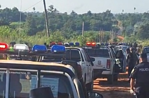 El operativo incluyó un fuerte dispositivo policial. Foto: Captura.