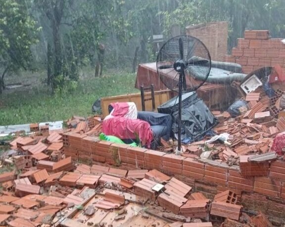 Algunas casas quedaron abajo en San José de los Arroyos. Foto: Gentileza.