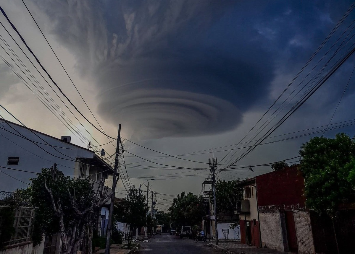 Nubes simulan tornado. Foto: Gentileza.