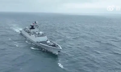 El Ejército chino envió sus fuerzas naval y aérea para monitorear el tránsito del barco canadiense. Foto: DW