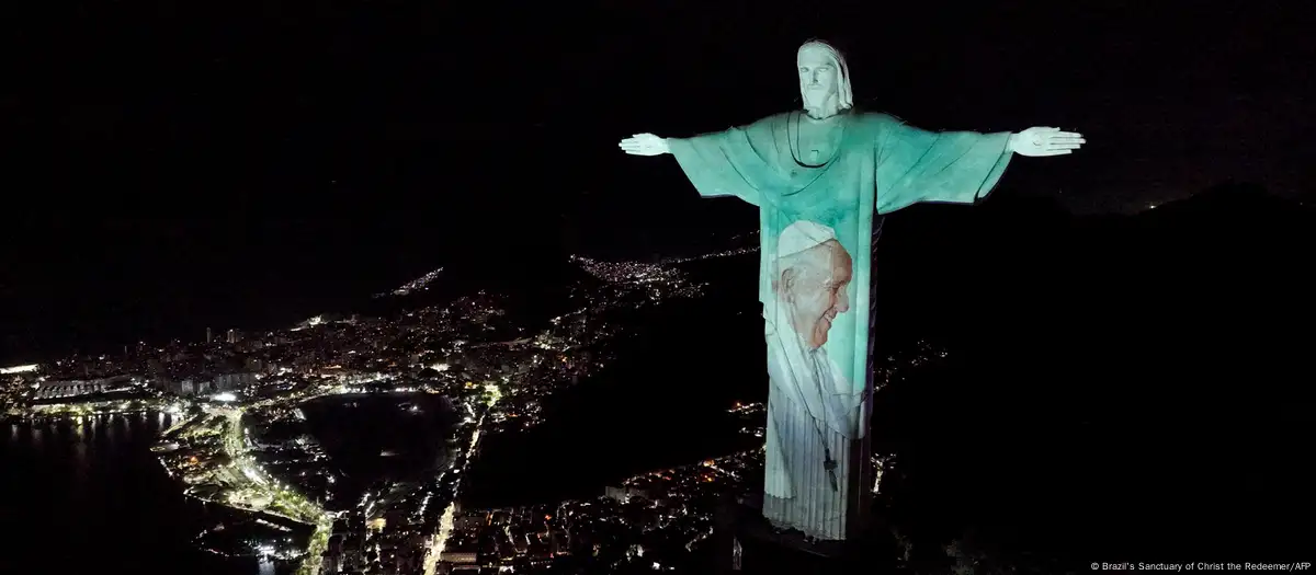 Homenaje al Papa Francisco en el Cristo Redentor en Río de Janeiro. Foto:DW