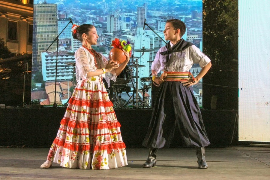 Elenco de danza paraguaya. Cortesía