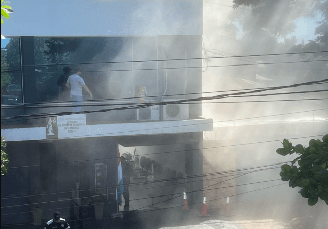 Princpio de incendio en el Juzgado de Primera Instancia de Lambaré. Foto: Captura.