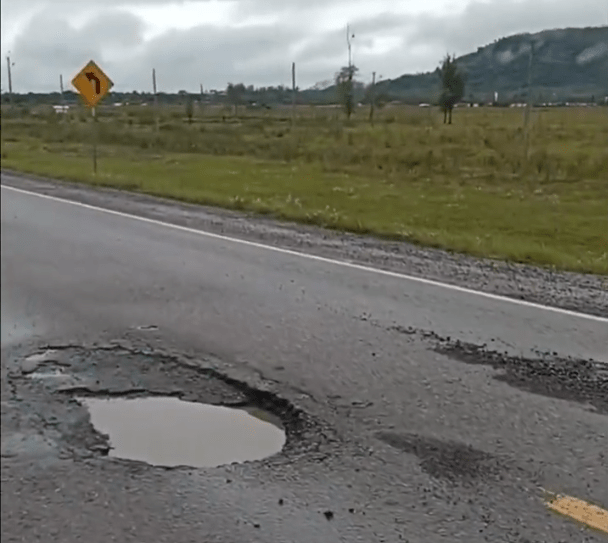 Bache sobre la ruta Paraguarí - Villarrica. Foto: Captura.