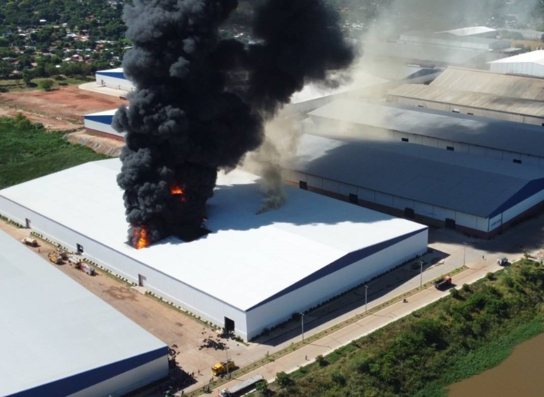 Incendio en el Puerto Fénix. Foto: Monumental AM.