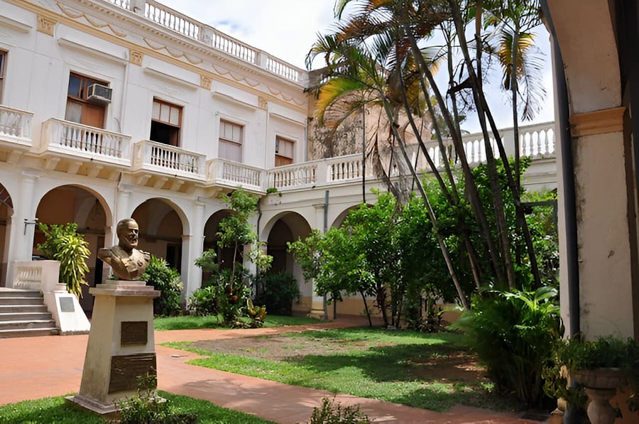 Palacio Patri. Sede de la Oficina de la Dirección Nacional de Correos. Cortesía