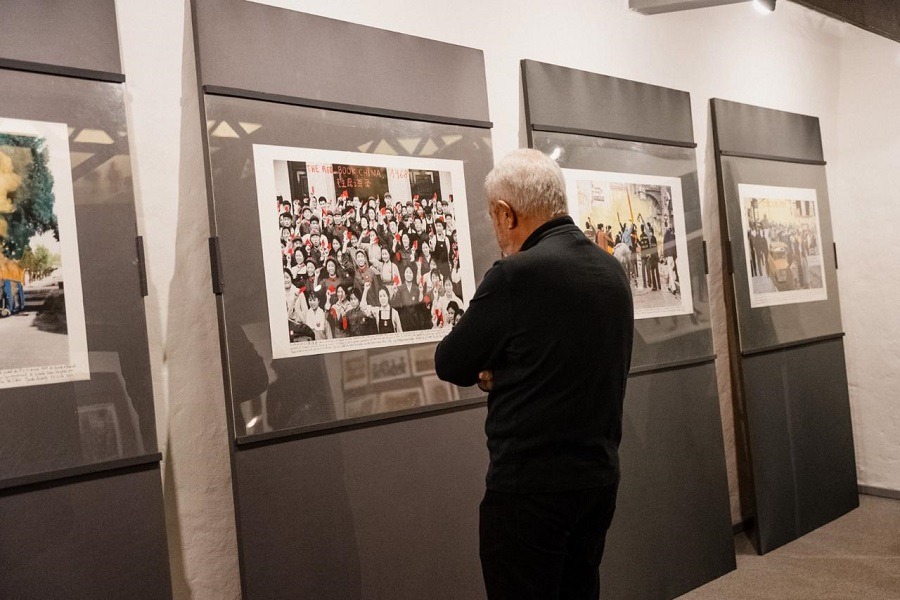 Exposición de Marcelo Brodsky en el museo del barro. Cortesía