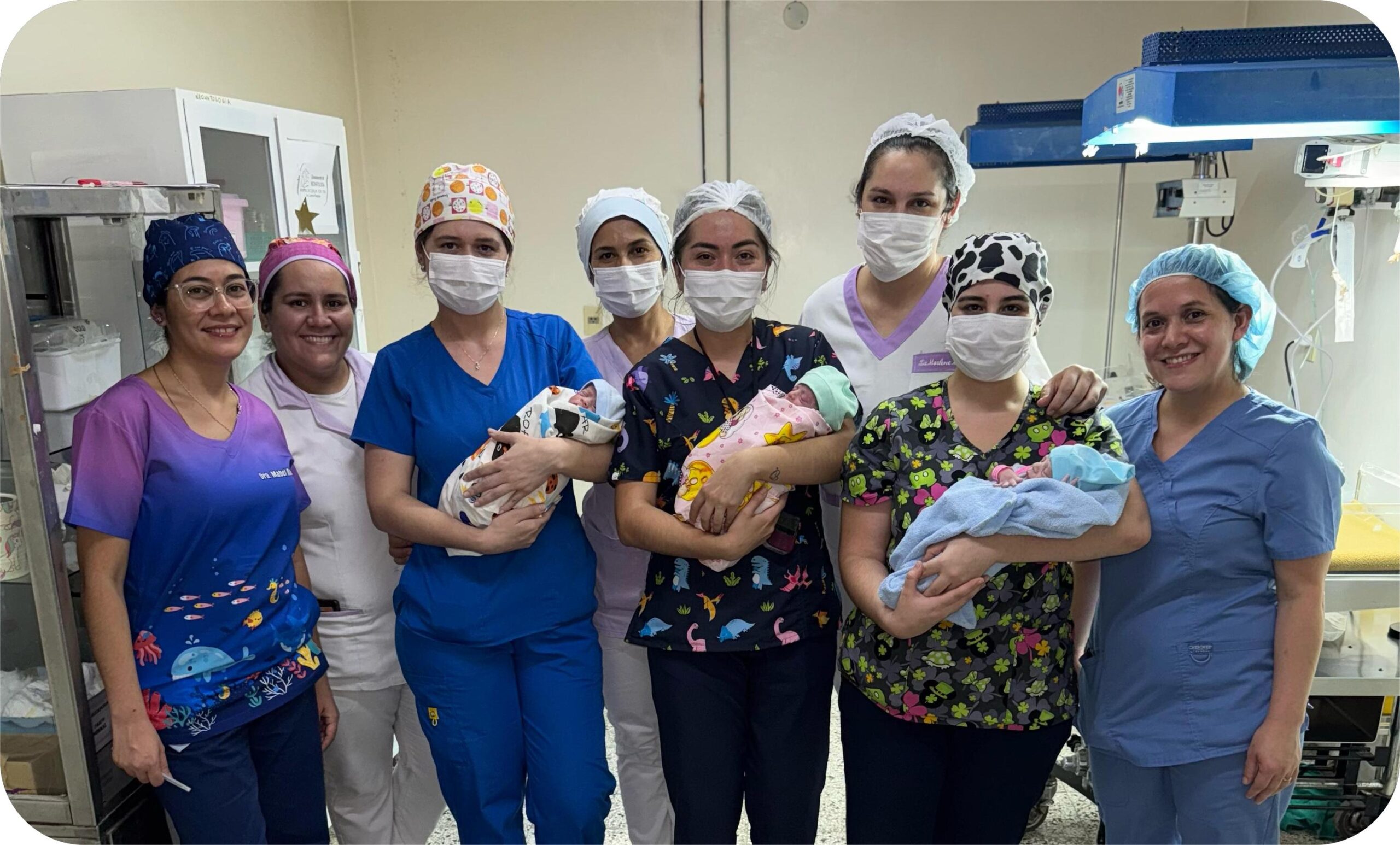 El equipo médico que atedió a los trillizos. Foto: Gentileza.