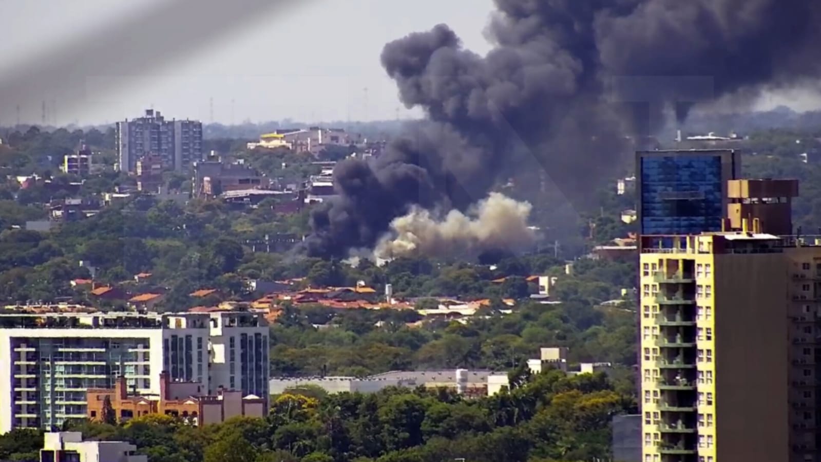 Incendio en el edificio TL Multimarcas. Foto: El Nacional.