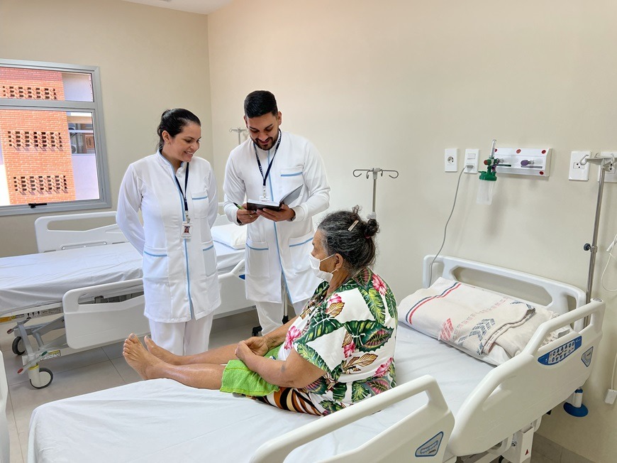 Pacientes trasladados al Gran Hospital de Coronel Oviedo. Foto: MSP BS.