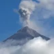 Volcán de Fuego escupiendo cenizas. Foto: DW