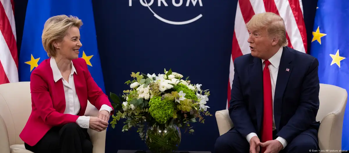 La presidenta de la Comisión Europea, Ursula von der Leyen, y el presidente estadounidense Donald Trump. Foto: DW