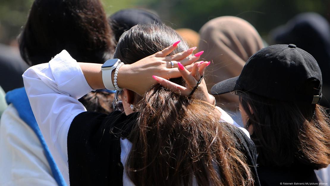 Mujer iraní sin hijab. Foto: DW