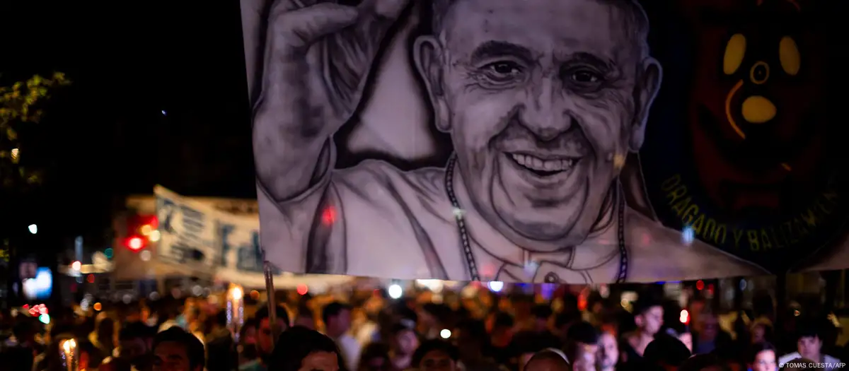 La marcha por Francisco fue solemne, sin cantos, consignas ni tambores. Foto: DW