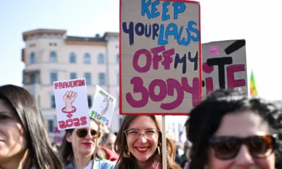 Mujeres protestan en Berlín, Alemania, en el marco del Día Internacional de la Mujer. Foto: DW