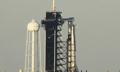 El cohete Falcon 9 de SpaceX con una tripulación de cuatro personas a bordo de la nave espacial Crew Dragon debía partir este miércoles desde el Centro Espacial Kennedy en Cabo Cañaveral, Florida. Foto: DW