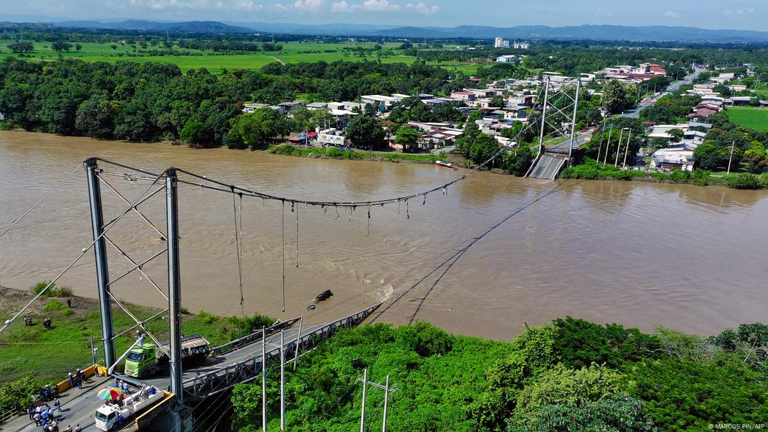 Vista aérea del puente colgante en Daule, provincia de Guayas, Ecuador. Foto: DW