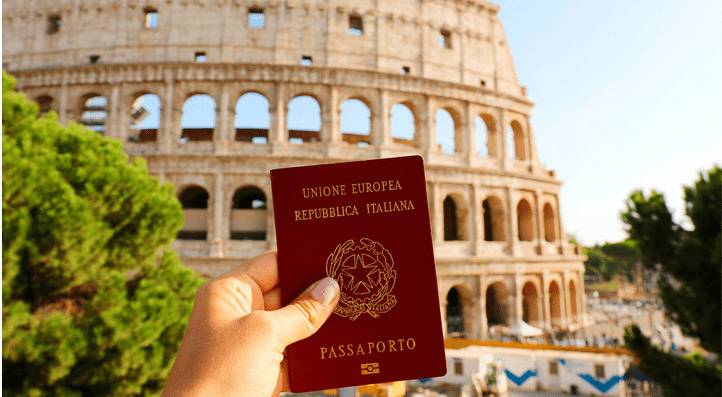 Pasaporte italiano. Foto: Infobae.